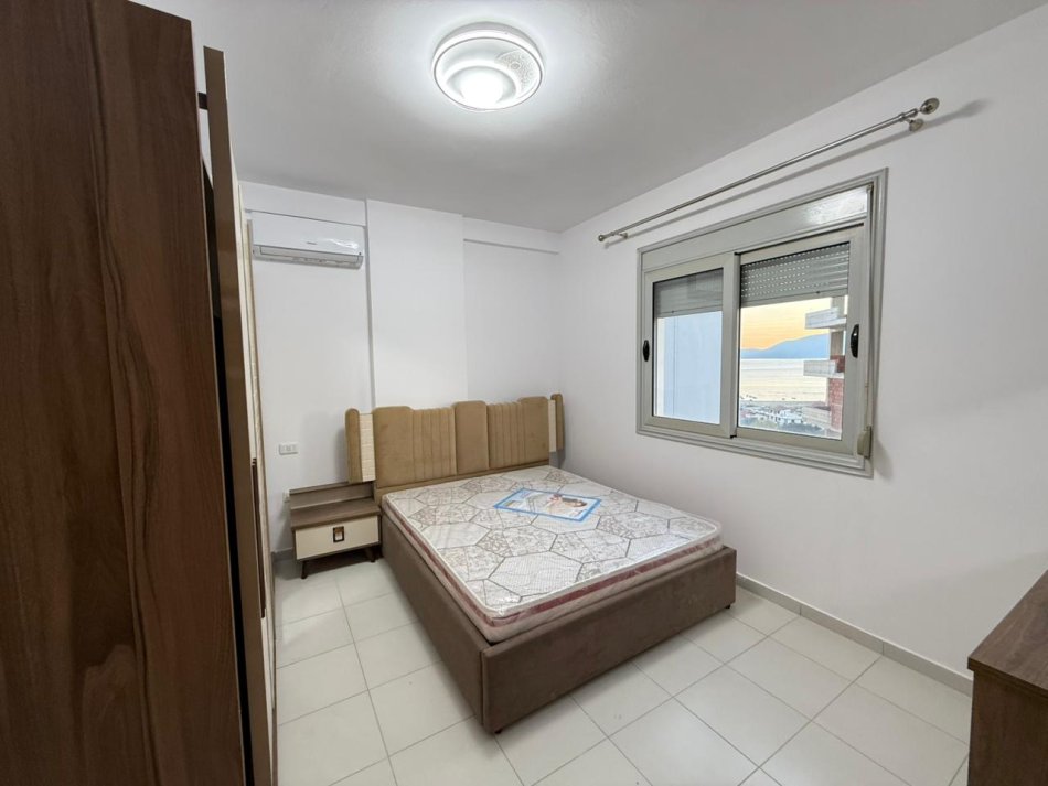 Vlore, jepet me qera apartament 2+1+Ballkon Kati 10, 110 m² 500 € (Rruga Kosova)