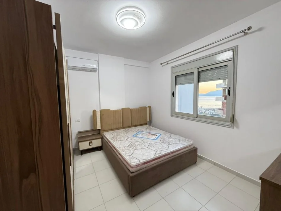 Vlore, jepet me qera apartament 2+1+Ballkon Kati 10, 110 m² 500 € (Rruga Kosova)