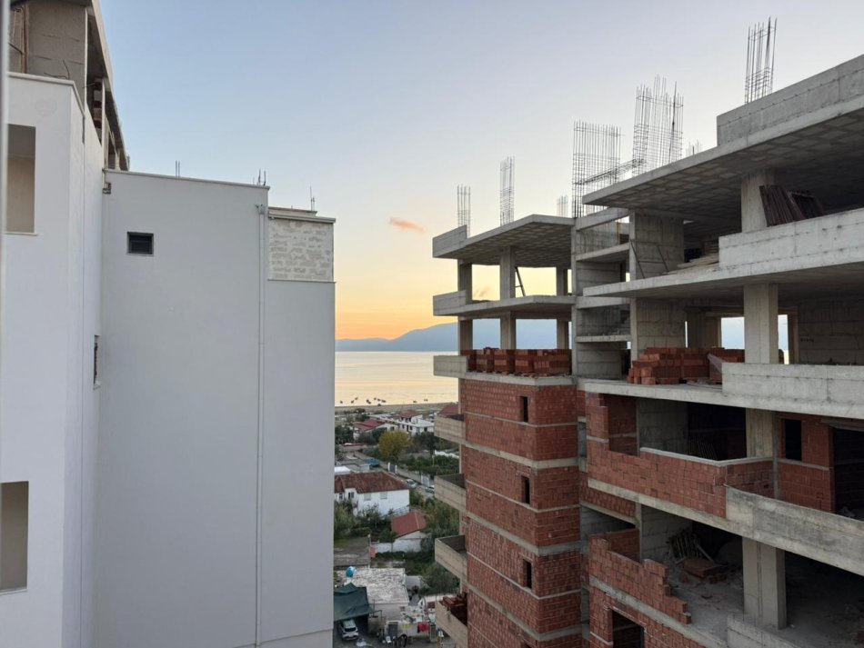 Vlore, jepet me qera apartament 2+1+Ballkon Kati 10, 110 m² 500 € (Rruga Kosova)