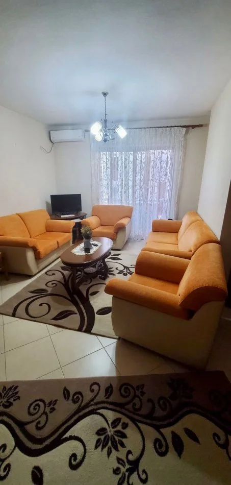 Tirane, jepet me qera apartament 2+1 Kati 4, 