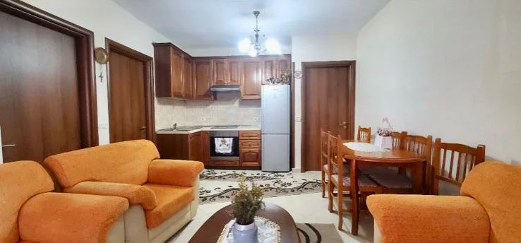 Tirane, jepet me qera apartament 2+1 Kati 4, 