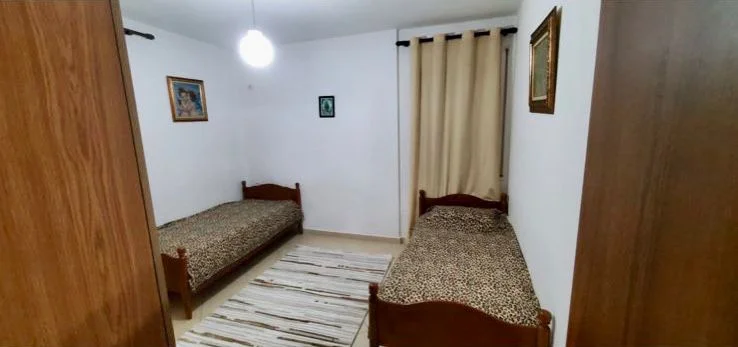 Tirane, jepet me qera apartament 2+1 Kati 4, 