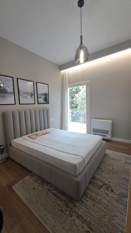 Tirane, jepet me qera apartament 3+1 Kati 1, 140 m² 1.500 € (KOPESHTI BOTANIK)