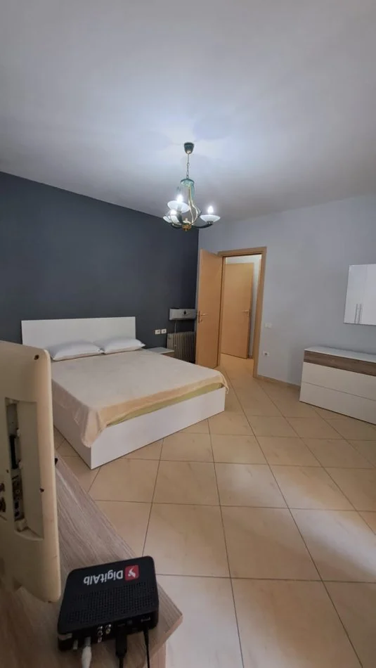 Tirane, jepet me qera apartament 2+1 , 102 m² 650 € (KOPESHTI BOTANIK)