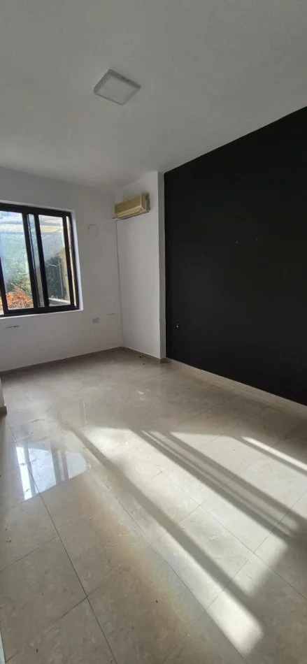 Tirane, jepet me qera apartament 1+1 , 1.300 € 