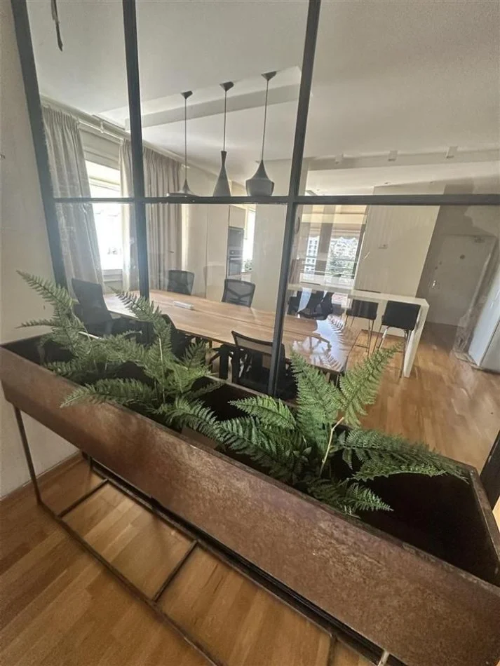 Tirane, jepet me qera zyre Kati 6, 141 m² 3.800 € 