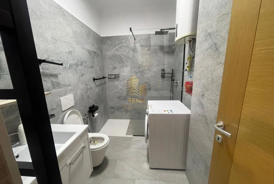 Tirane, jepet me qera apartament 3+1+Ballkon Kati 4, 121 m² 1.200 € (Liqeni i Thate)