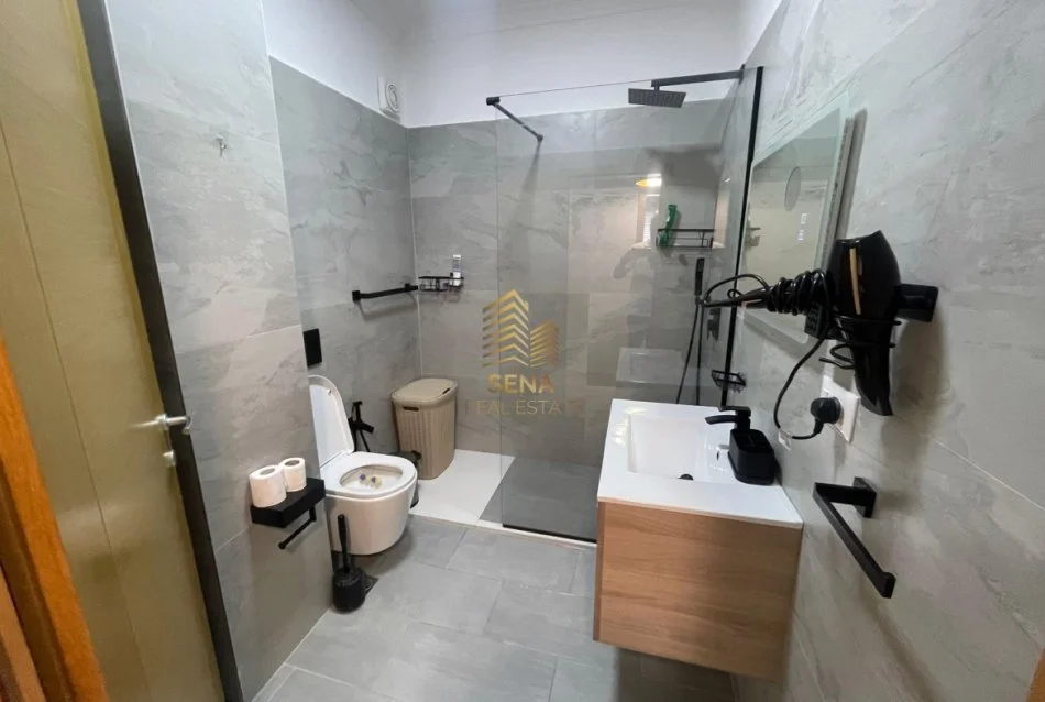 Tirane, jepet me qera apartament 3+1+Ballkon Kati 4, 121 m² 1.200 € (Liqeni i Thate)
