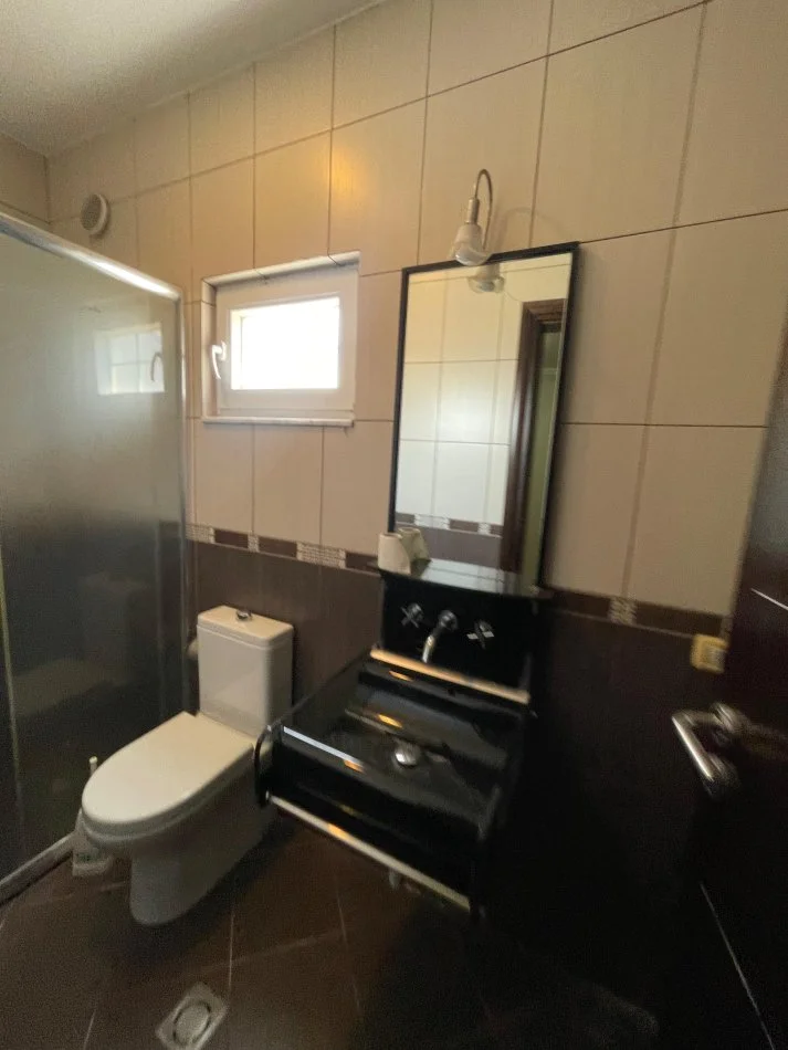 Tirane, shitet Vile , 669 m² 850.000 € (Akacia Hills)