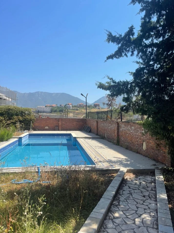 Tirane, shitet Vile , 669 m² 850.000 € (Akacia Hills)