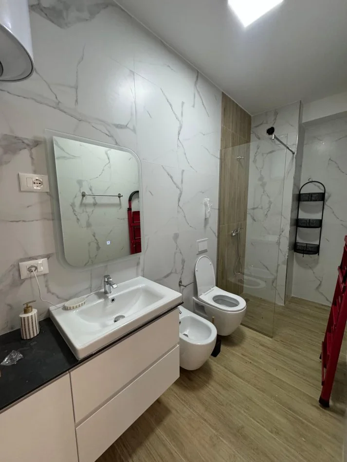 Tirane, jepet me qera apartament 1+1 Kati 6, 550 € 