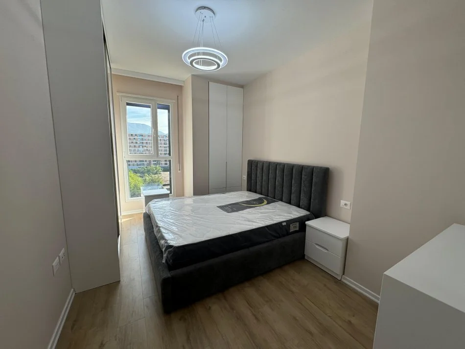 Tirane, jepet me qera apartament 1+1 Kati 6, 550 € 