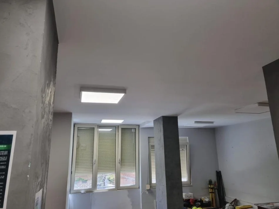 Tirane, jepet me qera zyre Kati 1, 80 m² 550 € (Rruga Qemal Stafa)
