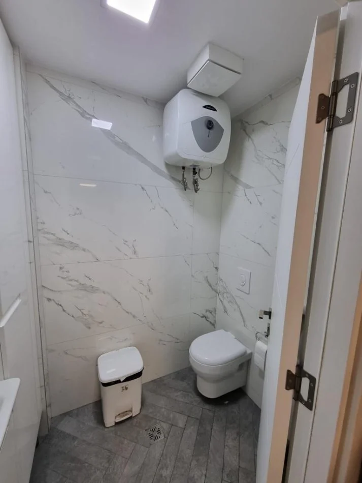 Tirane, jepet me qera zyre Kati 1, 80 m² 550 € (Rruga Qemal Stafa)
