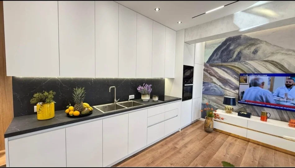 Tirane, shitet apartament 2+1+Aneks+Ballkon Kati 8, 91 m² 297.000 € (21 Dhjetori)