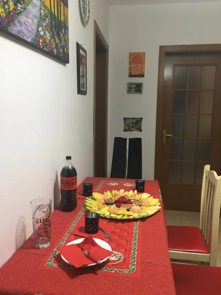 Tirane, jepet me qera apartament 1+1 Kati 12, 400 € 