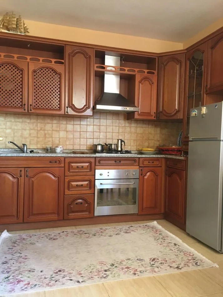 Tirane, jepet me qera apartament 1+1 Kati 12, 400 € 