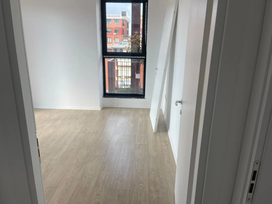 Tirane, jepet me qera apartament 2+1 Kati 4, 127 m² 850 € (GARDEN BUILDING RRUGA KAVAJES)