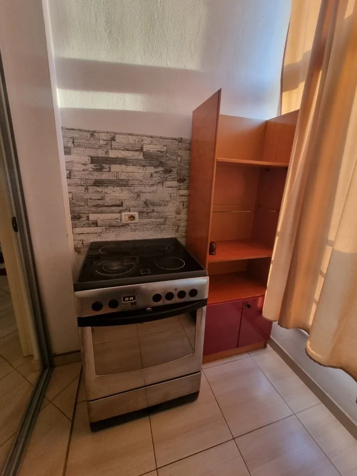 Tirane, jepet me qera apartament 2+1 Kati 8, 450 € 