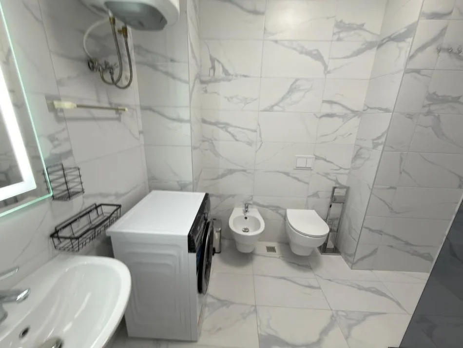 Tirane, jepet me qera apartament 2+1 Kati 2, 450 € 