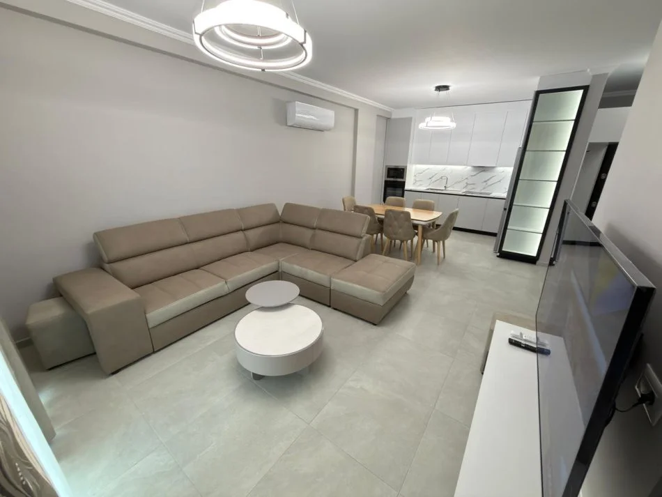 Tirane, jepet me qera apartament 2+1 Kati 2, 450 € 