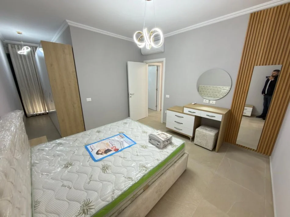 Tirane, jepet me qera apartament 2+1 Kati 4, 1.100 € 
