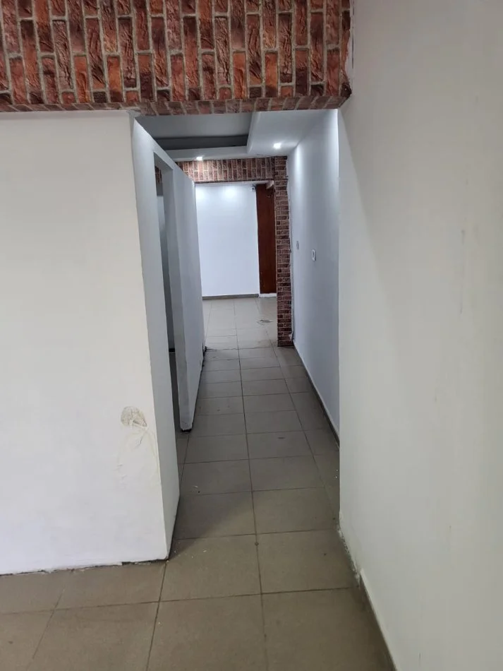 Tirane, jepet me qera ambjent biznesi , 85 m² 450 € 