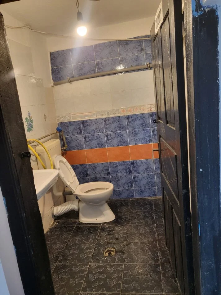 Tirane, jepet me qera ambjent biznesi , 85 m² 450 € 
