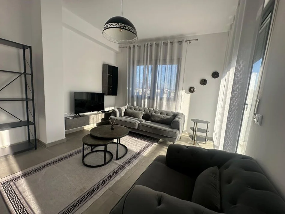 Tirane, jepet me qera apartament 2+1+Ballkon Kati 6, 98 m² 600 € (Ish fusha e Aviacionit)