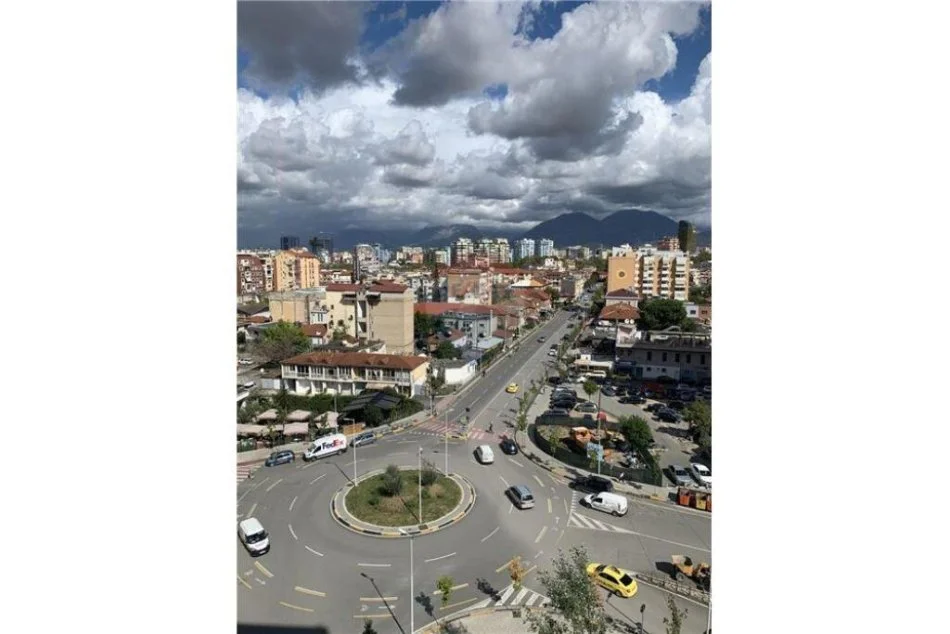 Tirane, shitet apartament 1+1 , 60 m² 170.009 € (Komuna e Parisit)