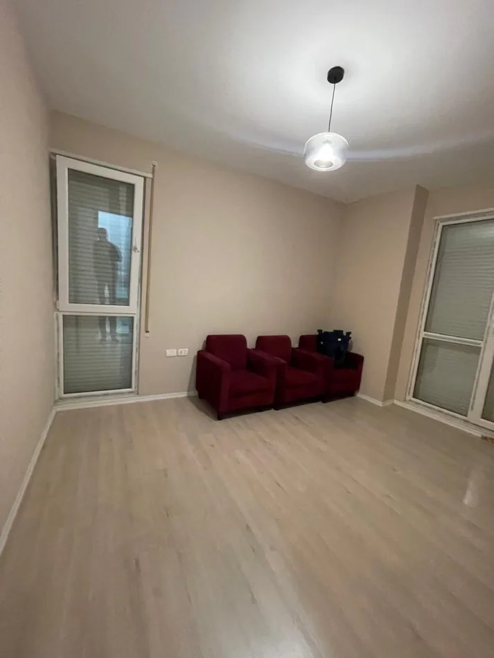 Tirane, shitet apartament 3+1 Kati 2, 102 m² 160.000 € (PERBALLE AMERIKAN3)