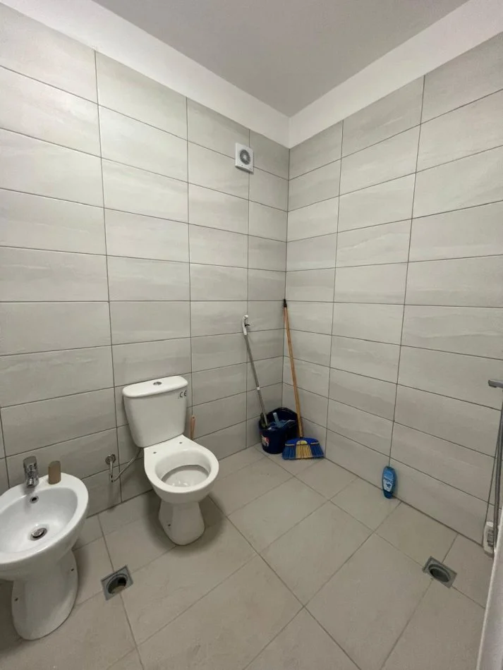 Tirane, shitet apartament 3+1 Kati 2, 102 m² 160.000 € (PERBALLE AMERIKAN3)
