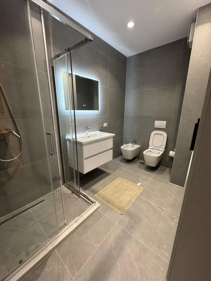 Tirane, jepet me qera apartament 2+1 Kati 4, 1.000 €