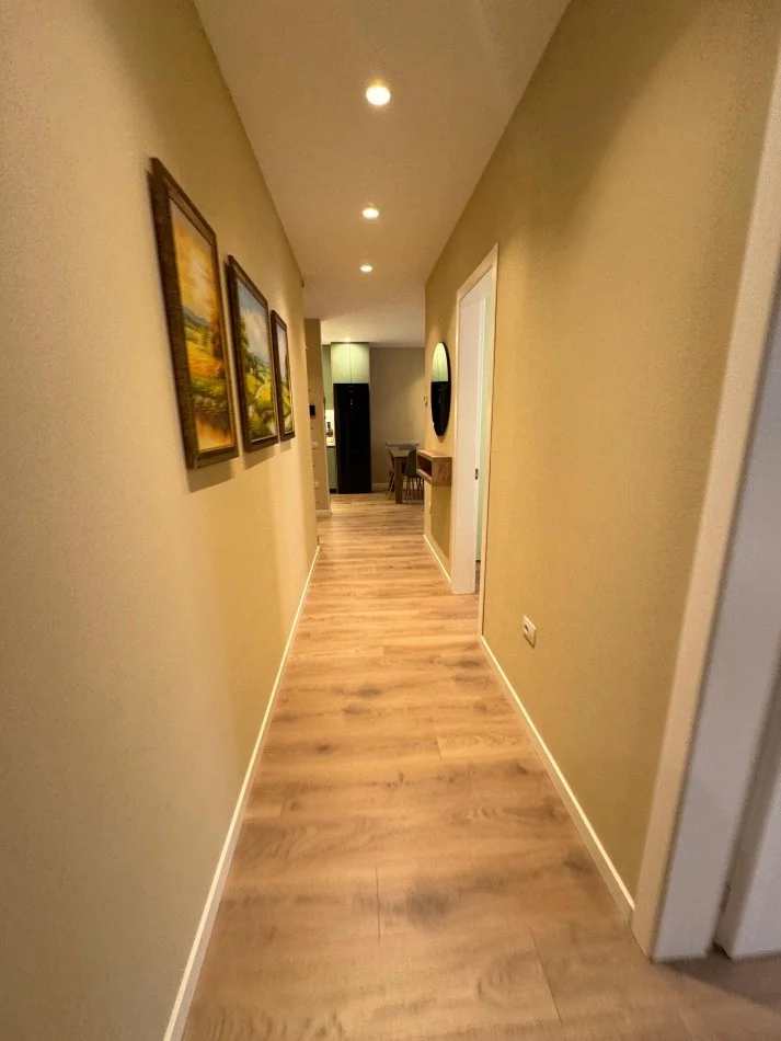 Tirane, jepet me qera apartament 2+1 Kati 4, 1.000 €