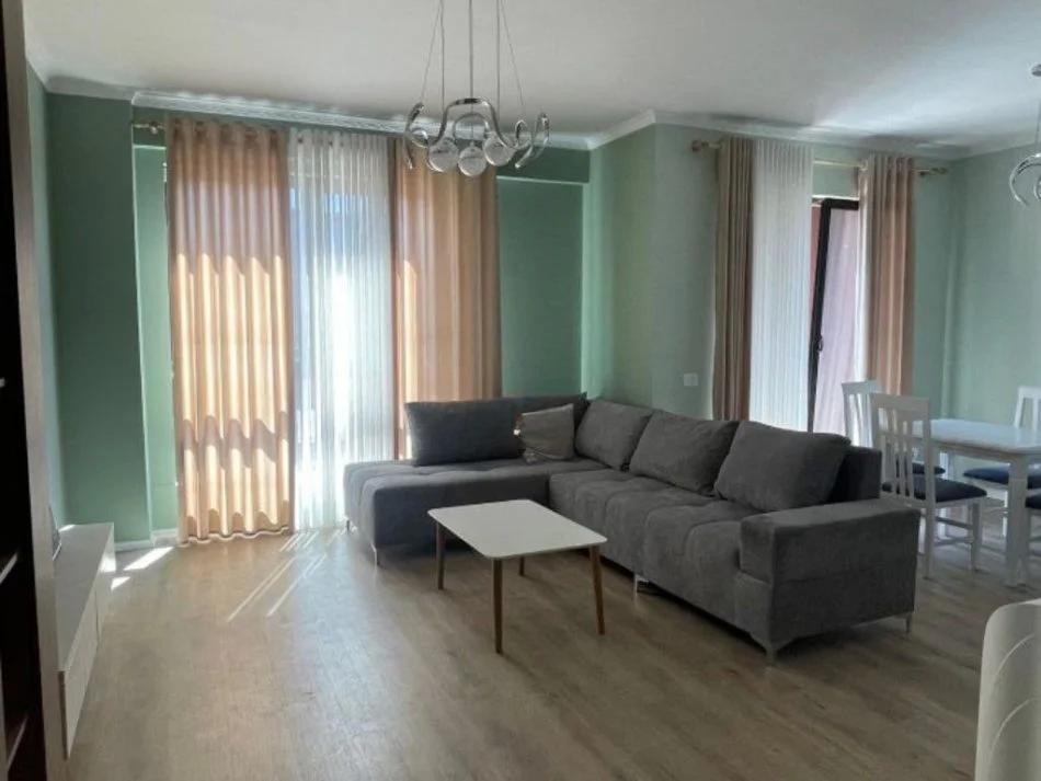Tirane, jepet me qera apartament 2+1 , (MYSLYM SHYRI)