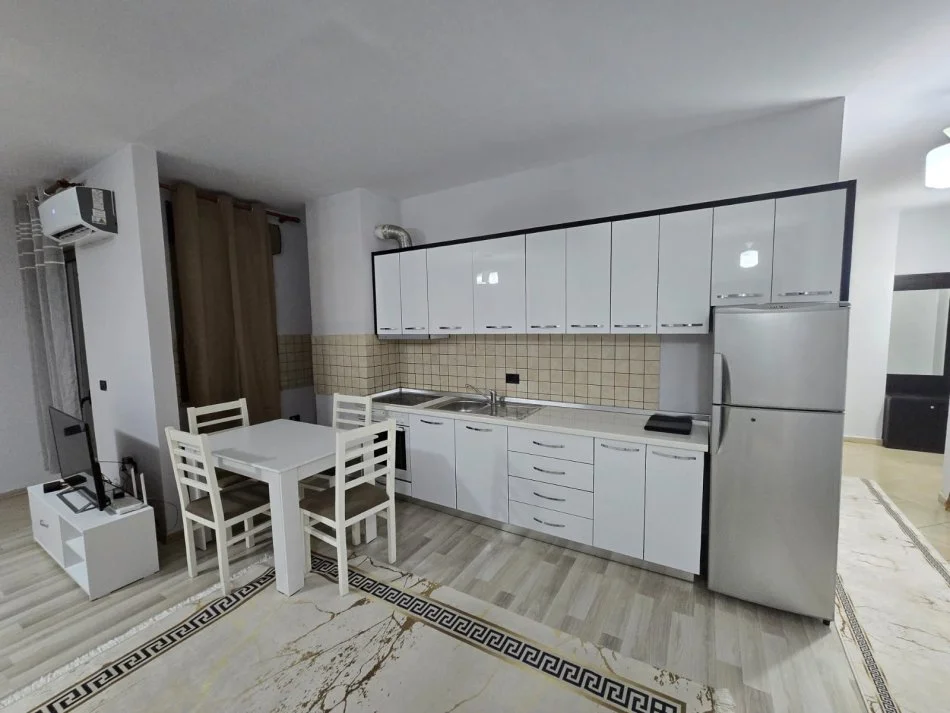 Tirane, jepet me qera apartament 2+1+Ballkon Kati 8, 105 m² 700 € (Rruga Bardhok Biba, 15 kateshi)