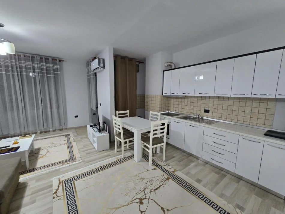 Tirane, jepet me qera apartament 2+1+Ballkon Kati 8, 105 m² 700 € (Rruga Bardhok Biba, 15 kateshi)