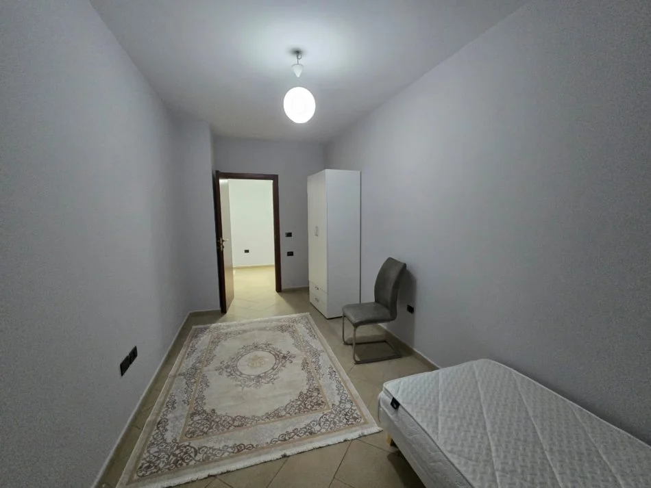 Tirane, jepet me qera apartament 2+1+Ballkon Kati 8, 105 m² 700 € (Rruga Bardhok Biba, 15 kateshi)
