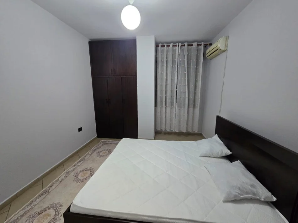 Tirane, jepet me qera apartament 2+1+Ballkon Kati 8, 105 m² 700 € (Rruga Bardhok Biba, 15 kateshi)