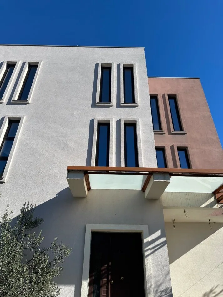 Tirane, shitet Vile 3 Katshe , 350 m² (TEG MJULL BATHORE)