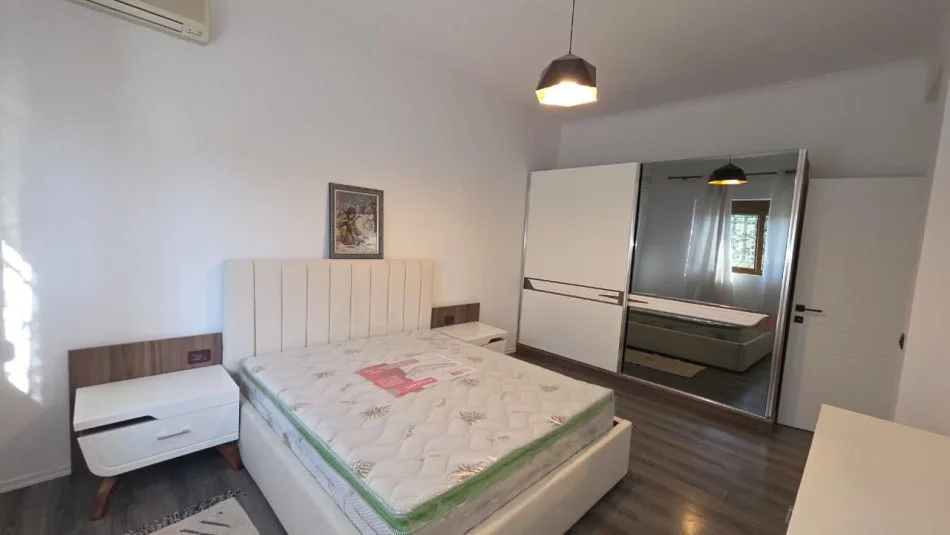 Vlore, shitet Vile 3+1 Kati 1, 386 m² 210.000 € (Pran kalceto Vlora, Rr.Kushtrimi)