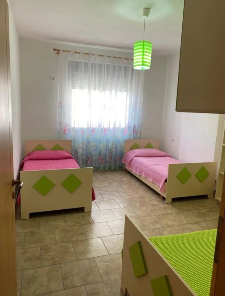 Radhime - Orikum, jepet me qera apartament 2+1+Ballkon Kati 4, 86 m² 400 € (Orikum)