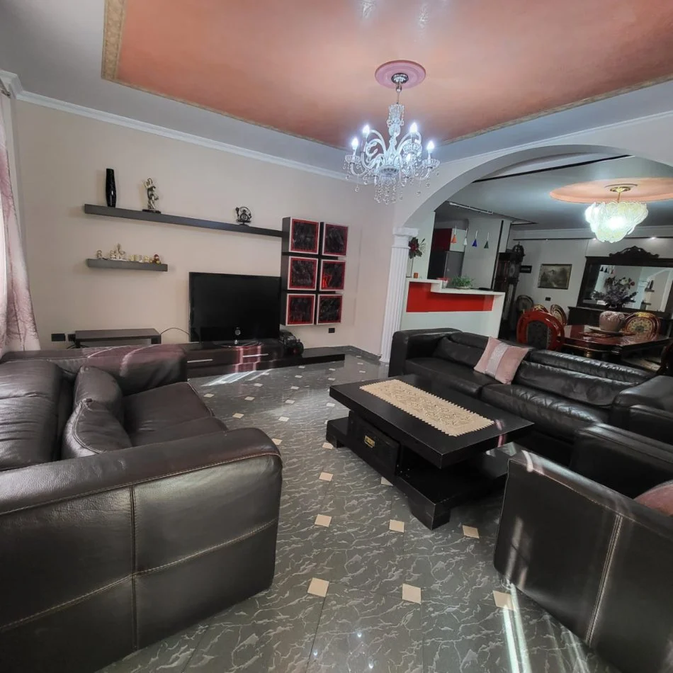 Tirane, jepet me qera apartament 3+1+Aneks+Ballkon Kati 3, 121 m² 700 € 