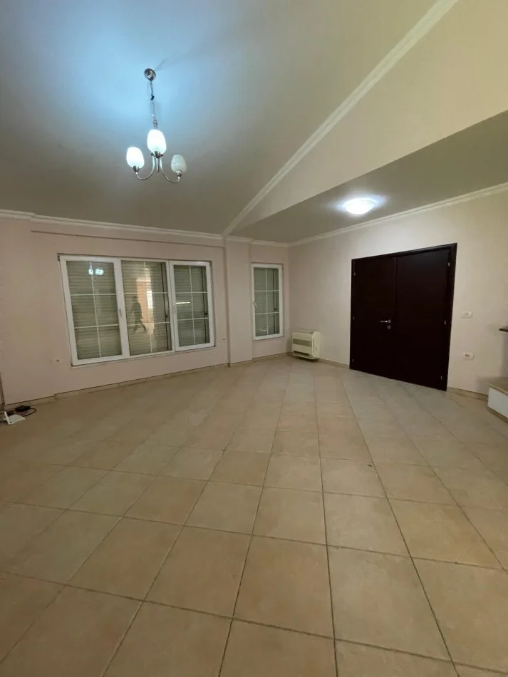 Tirane, shitet 3 Katshe , 670 m² 850.000 € (AKACIA HILLS TEG)