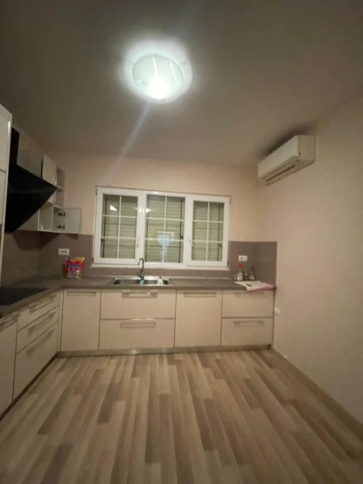 Tirane, shitet 3 Katshe , 670 m² 850.000 € (AKACIA HILLS TEG)