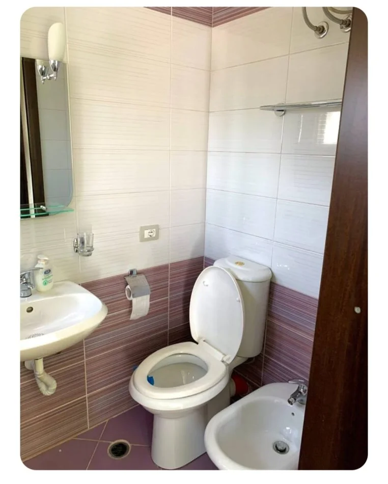 Vlore, jepet me qera apartament 1+1+Ballkon Kati 4, 120 m² 330 € (MURADIE)