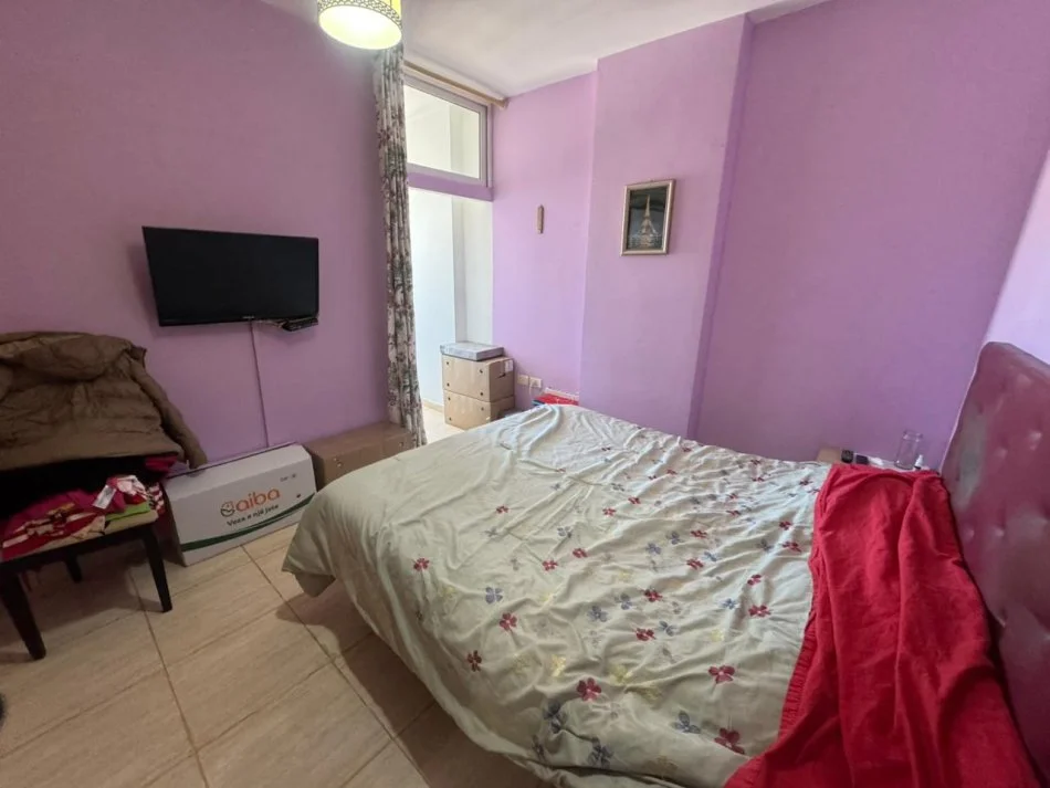 Tirane, jepet me qera apartament 1+1 Kati 12, 400 €