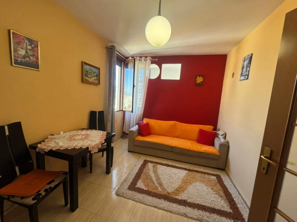 Tirane, jepet me qera apartament 1+1 Kati 12, 400 €