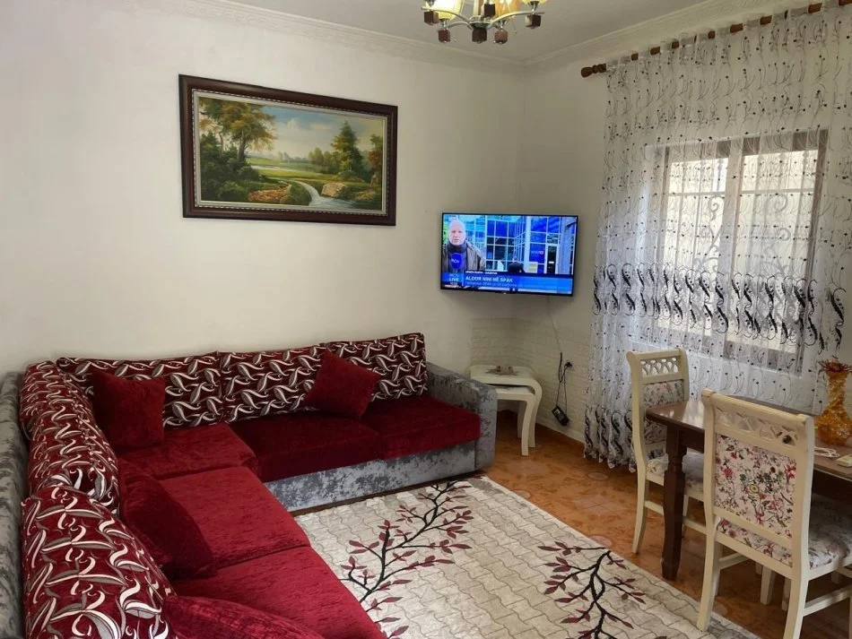 Tirane, jepet me qera apartament 2+1 Kati 1, 360 € 