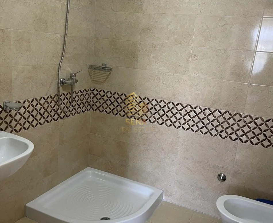 Tirane, shitet apartament 3+1+Ballkon Kati 2, 140 m² 295.000 € (Kinostudio, Rruga Aleksander Moisiu)